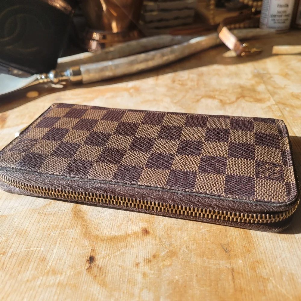 Louis Vuitton Damier Ebeme Unisex Zip Wallet
